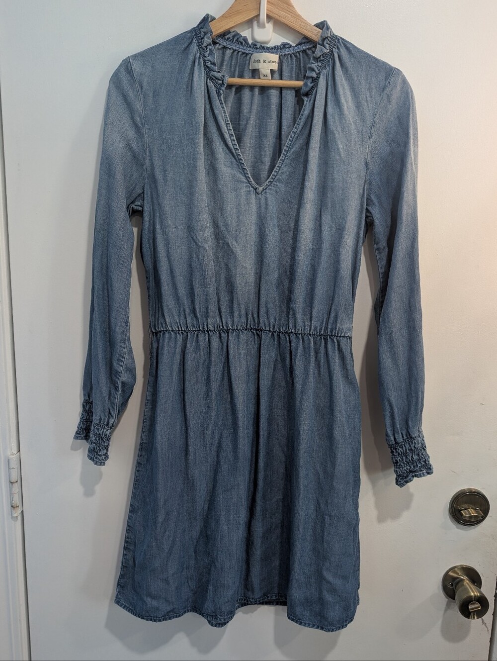 Cloth & Stone Light Blue Chambray Long Sleeve V-Neck Dress Lyocell Size XS
